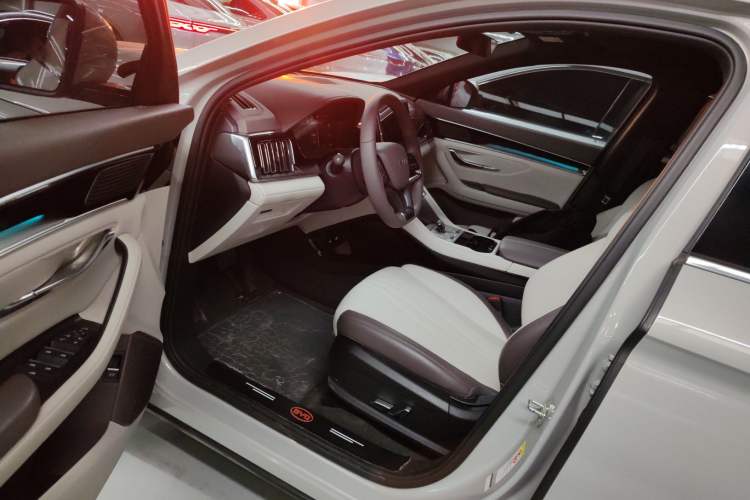 Used BYD Song PLUS New Energy 2025 DM-i 112KM Prestige Model
