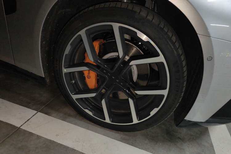 Used XPeng P7 2025 Model—750 All-Wheel-Drive High-Performance Ultra
