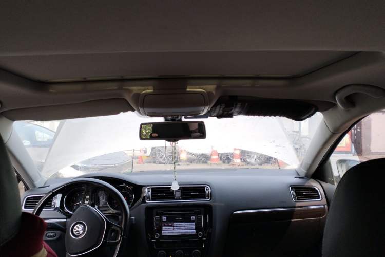 Used Volkswagen Sagitar 2015 230TSI Automatic Luxury Model