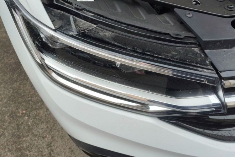 Used Volkswagen Tiguan L 2025 Model, Outstanding Version, 300TSI Automatic Two-Wheel Drive Longteng Edition Right Front Headlight