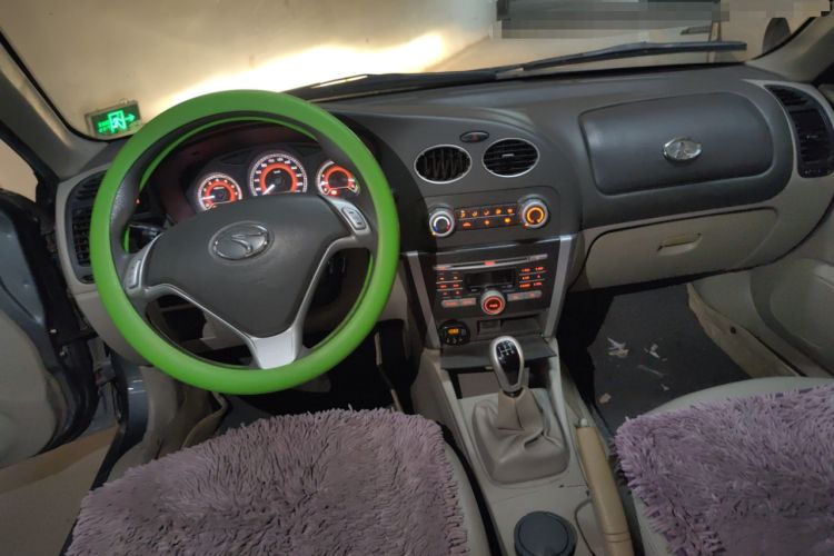 Used Soueast V3 Lingyue 2011 Revised Version 1.5L Manual – Style Edition Center Console