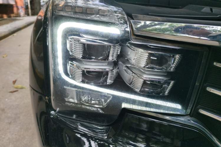 Used GAC Trumpchi GS8 2017 320T Two-Wheel Drive Luxury Smart Connectivity Version (7 Seats)
