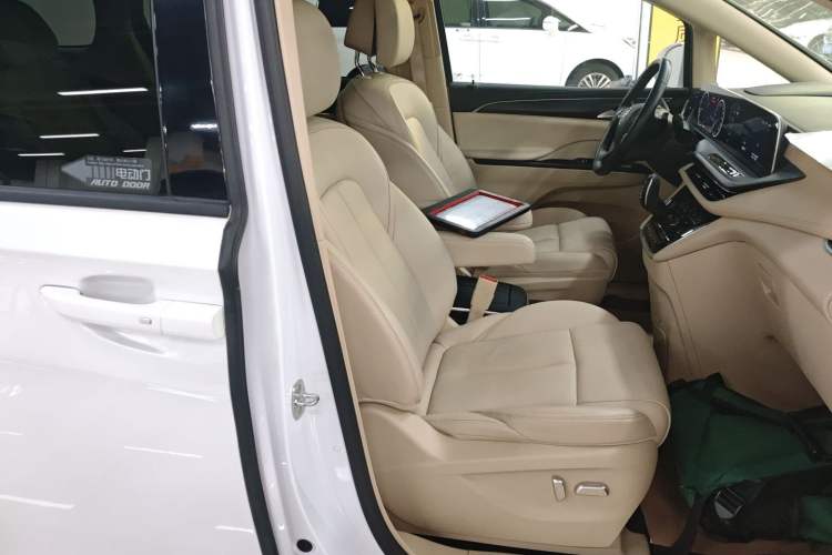 Used Buick GL8 2022 ES Landtrek 653T Luxury Edition
