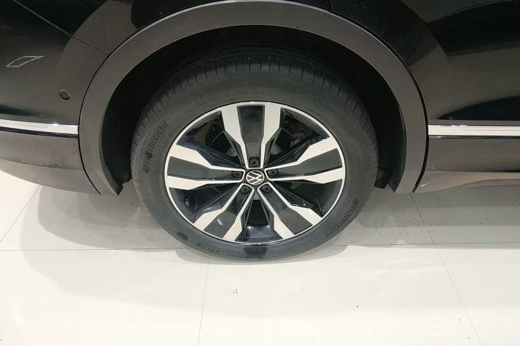 Used Volkswagen Tiguan L 2024 330TSI Automatic Two-Wheel Drive R-Line Enhanced Edition