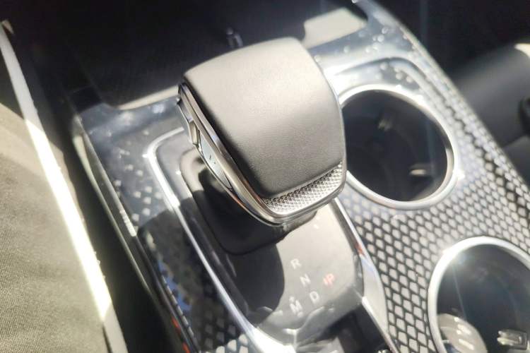 Used Hongqi HS3 2023 1.5T Two-Wheel Drive Shanwei Edition
