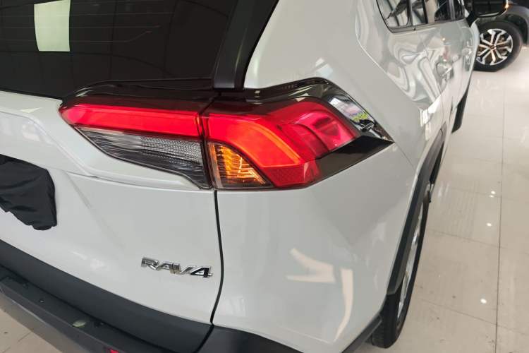 Used Toyota RAV4 2022 2.0L CVT Two-Wheel Drive Fashion Plus Edition
