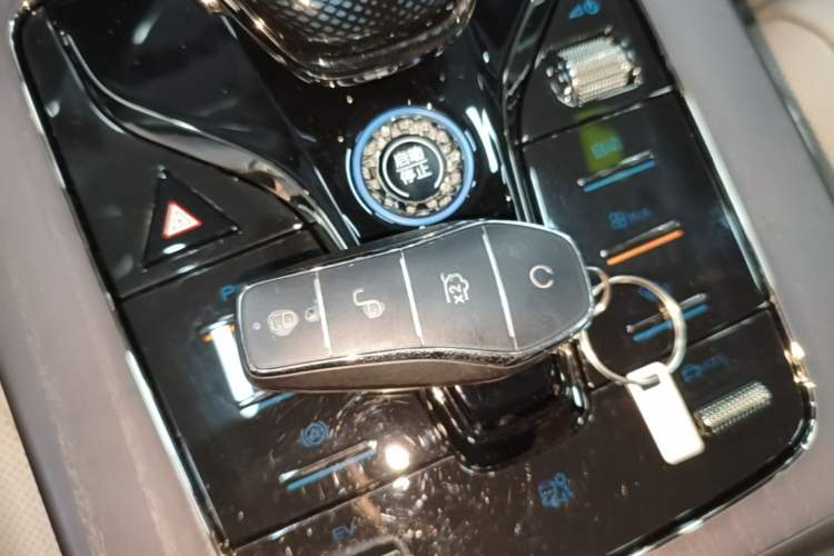 Used BYD Han 2025 DM-i Intelligent Driving Edition 125KM LiDAR Flagship Model Interior 1