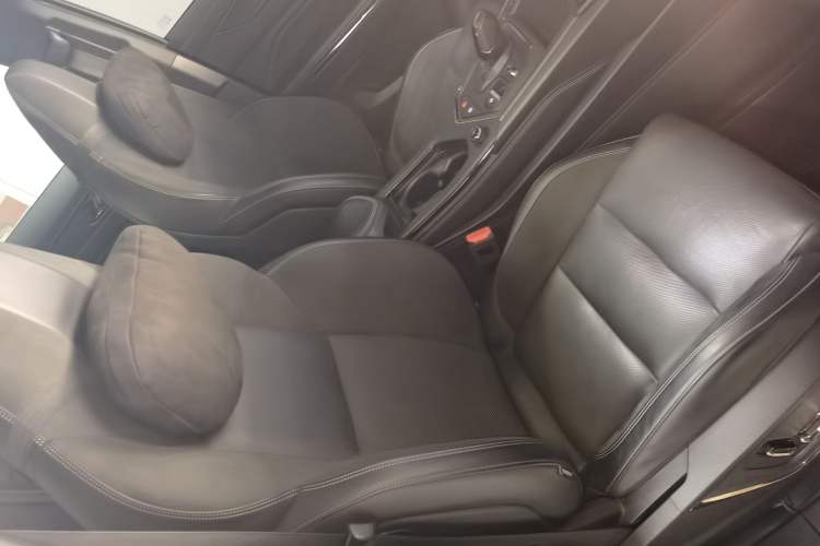 Used Lynk & Co 01 2021 2.0TD Four-Wheel Drive Dark Night Edition Right Front Seat