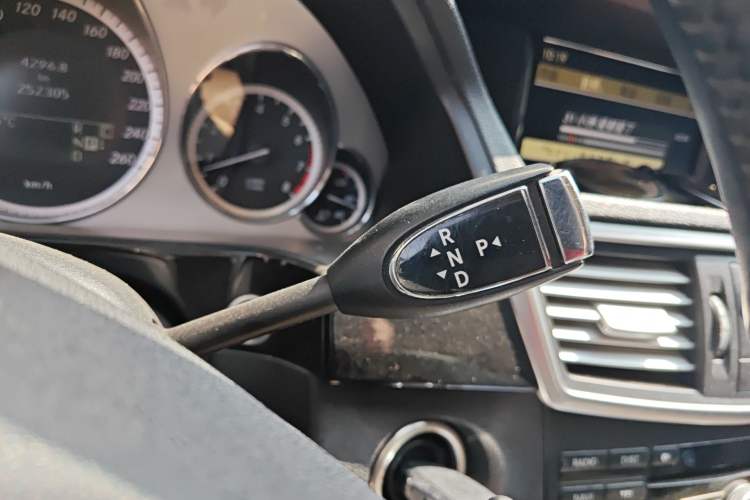 Used Mercedes-Benz E-Class 2009 E 300 Fashion Model Gear Lever