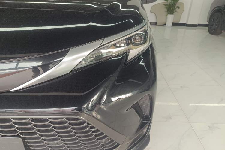 Used Toyota Granvia 2022 2.5L Hybrid Flagship Edition