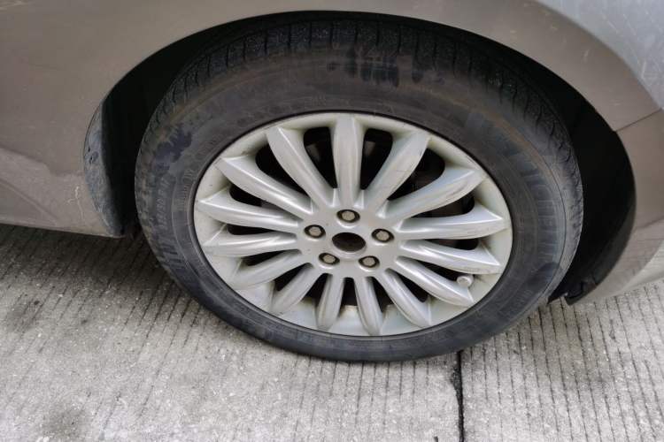 Used Ford Mondeo 2011 2.0L GTDi 200 Fashion Edition Right Front Wheel Hub