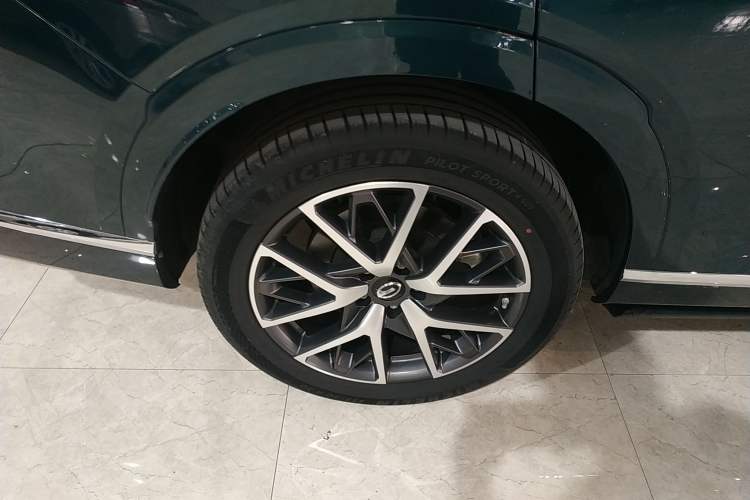 Used GAC Trumpchi GS8 2022 Dual-Engine Series 2.0TM Two-Wheel Drive Prestige Edition (7 Seats) Right Rear Wheel Hub