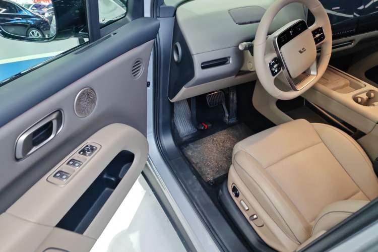 Used Li Auto i6 2025 Model Two-Wheel-Drive Standard Type