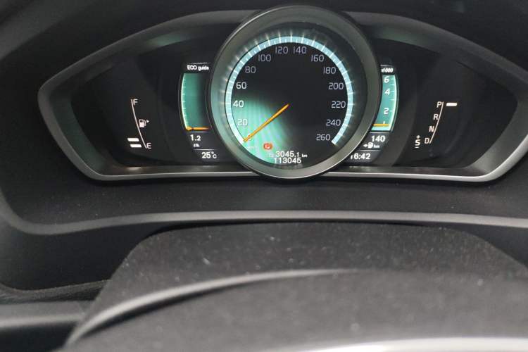 Used Volvo V40 2016 T3 Zhiyi Edition Odometer Close Up