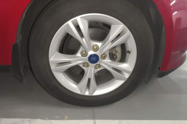 Used Ford Focus 2012 Sedan 1.6L Automatic Fashion Edition Right Front Wheel Hub