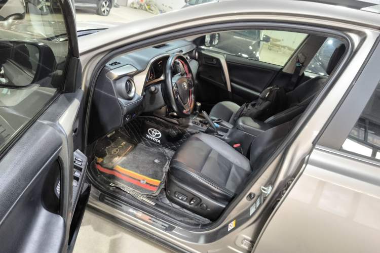 Used Toyota RAV4 2015 2.5L Automatic 4x4 Elite Edition
