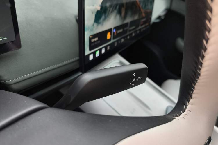 Used Nissan N7 2025 510 Air Gear Lever