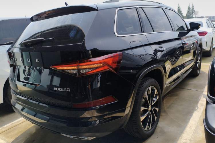 Used Skoda Kodiaq 2023 TSI330 5-Seater Two-Wheel-Drive Luxury Edition Rear Right 45 Deg