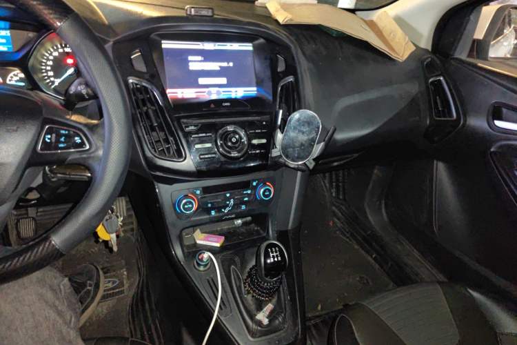 Used Ford Focus 2015 Sedan 1.6L Manual Fashion Edition