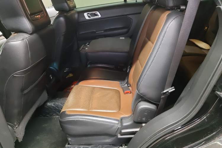 Used Ford Explorer 2013 3.5L Deluxe Model
