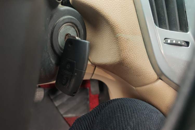 Used JMC Yusheng S350 2013 2.4T Manual Two-Wheel Drive Diesel Luxury Edition 5 Seats Vehicle Key