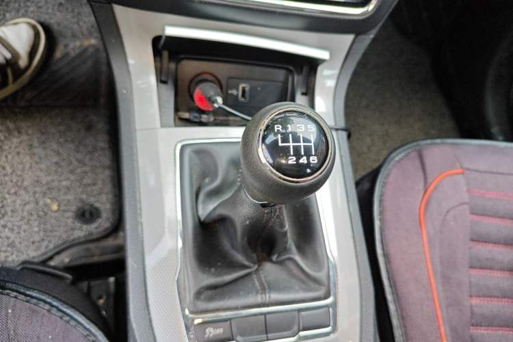 Used Roewe RX5 2016 20T Two-Wheel Drive Manual Flagship Edition