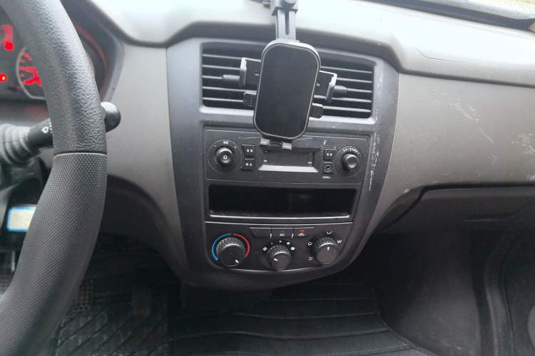 Used Wuling Rongguang S 2022 1.2L Base Version 5-Seater LSI Audio And AC Panel