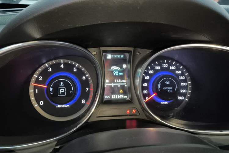 Used Hyundai Santa Fe 2013 2.4L Automatic Two-Wheel Drive Smart Version