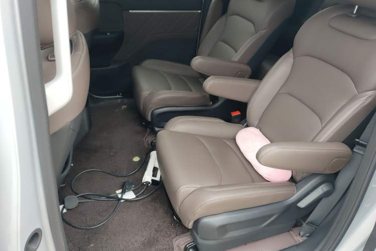 Used Wuling Wuling Starlight 730 2025 Model Plug-in Hybrid 125km Luxury Edition
