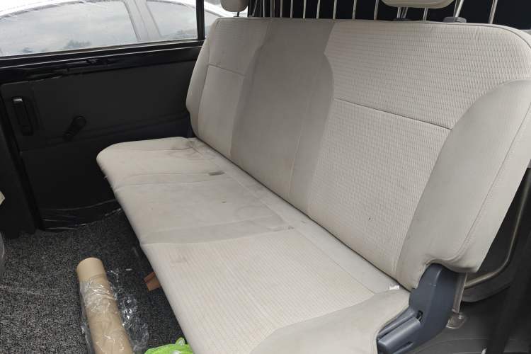 Used Wuling Zhengcheng 2015 1.8L Comfort Model LJ479QE2 Left Rear Seat