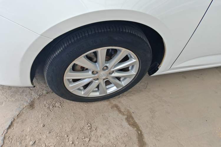 Used Buick Verano 2015 Sedan 20T Dual-Clutch Leading Model Left Front Wheel Hub