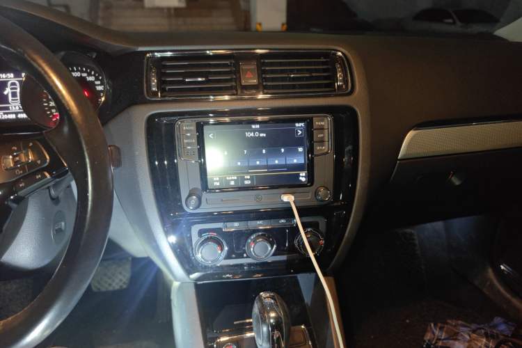 Used Volkswagen Sagitar 2017 230TSI Automatic Comfort Version Audio And AC Panel