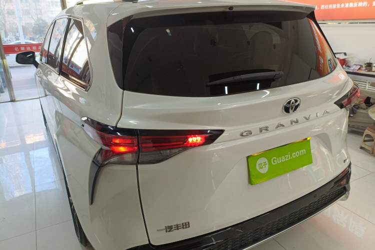 Used Toyota Granvia 2024 2.5L Hybrid Luxury Edition