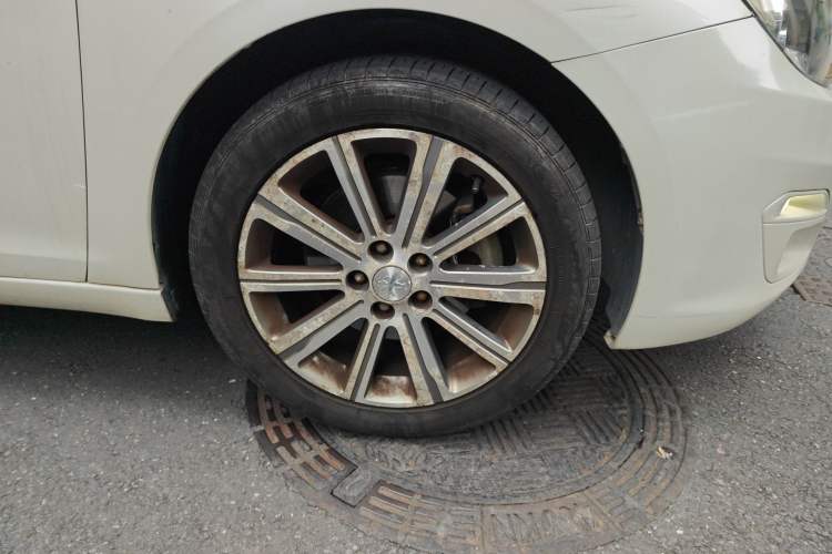 Used Peugeot 408 2016 1.6T Automatic Luxury Edition Right Front Wheel Hub