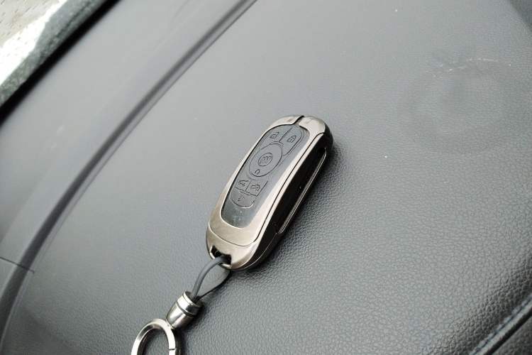 Used Buick GL8 2022 Land Cruiser Executive Class 652T Comfort Model Vehicle Key
