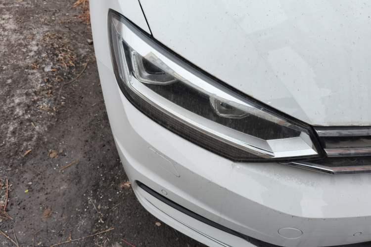 Used Volkswagen Touran 2016 Volkswagen Touran L 280TSI DSG Comfort Edition Right Front Headlight