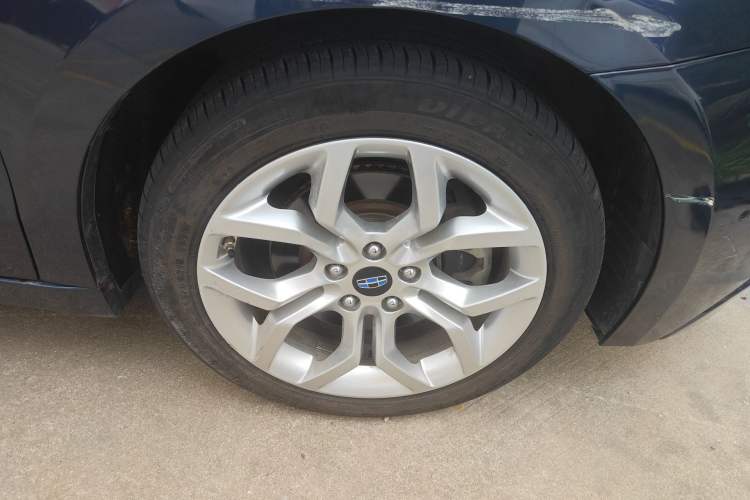 Used Geely Auto Emgrand GT 2015 1.8T Flagship Model Right Front Wheel Hub