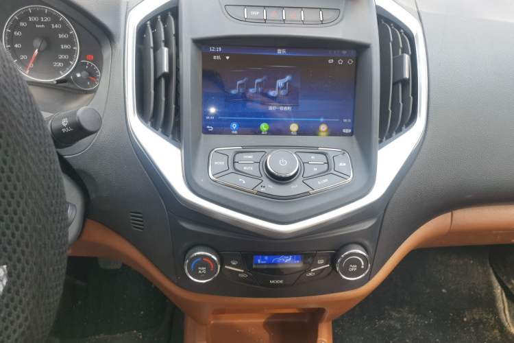 Used Geely Auto Diamond 2016 1.5L Manual Elite Version China IV Standard