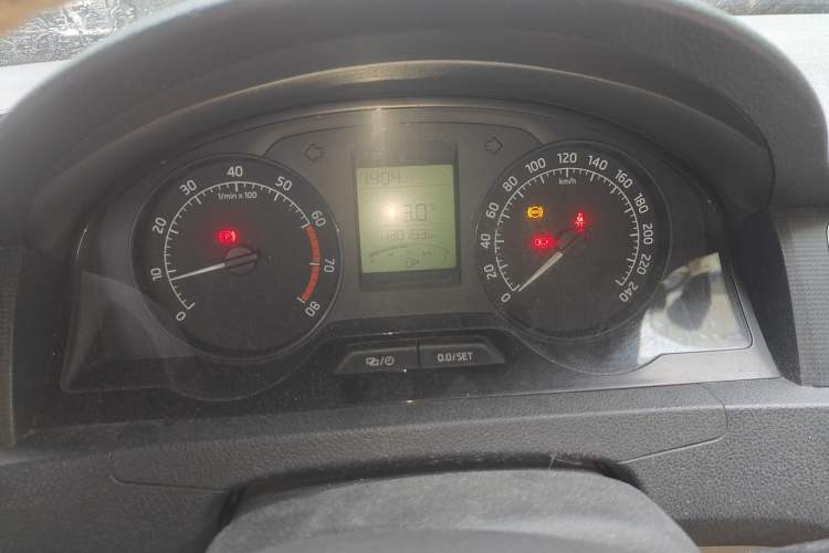 Used Skoda Rapid 2013 1.6L Manual Smart Selection Model