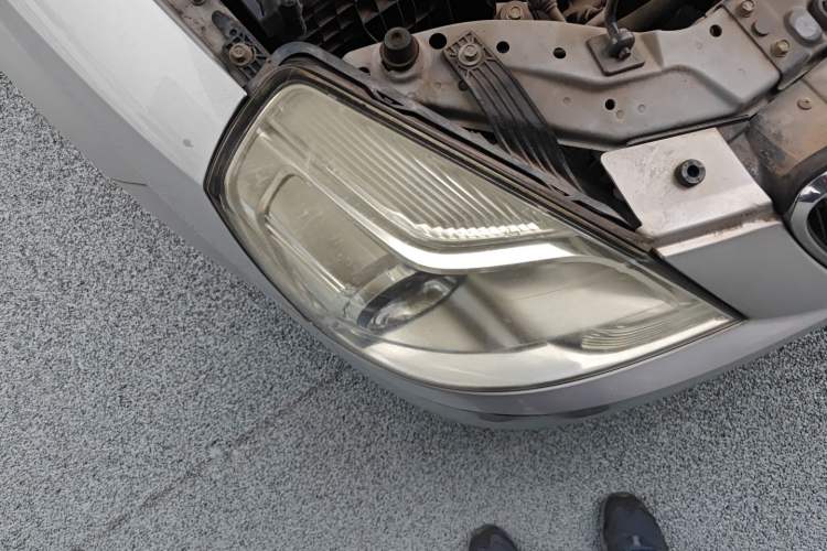 Used Buick Excelle 2013 1.5L Manual Luxury Model Right Front Headlight