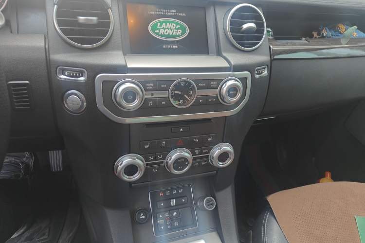 Used Land Rover Discovery 2016 3.0 SC V6 SE Audio And AC Panel