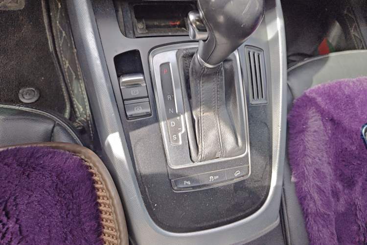 Used Audi Q5 2012 2.0TFSI Technology Model Gear Lever