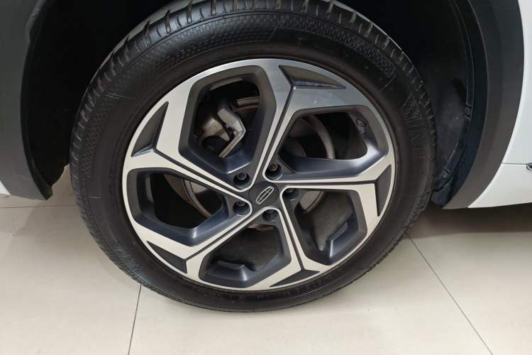 Used Geely Auto Monjaro L 2021 2.0TD DCT EVO Two-Wheel Drive Prestige Version Right Rear Wheel Hub