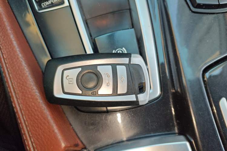 Used BMW 5 Series 2014 520Li Elegant Model
