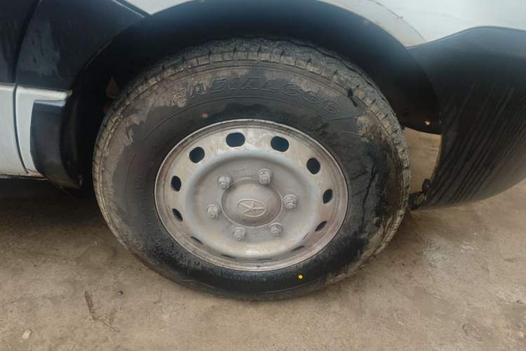 Used JAC Sunray 2017 2.0T Short-Wheelbase Mid-Roof StarTourer Light Commercial Van