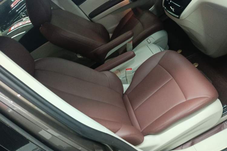 Used Buick GL8 2023 Land Executive Class Smart Enjoyment Model