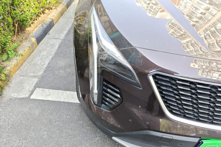 Used Cadillac XT4 2020 28T Two-Wheel-Drive Leading Version
