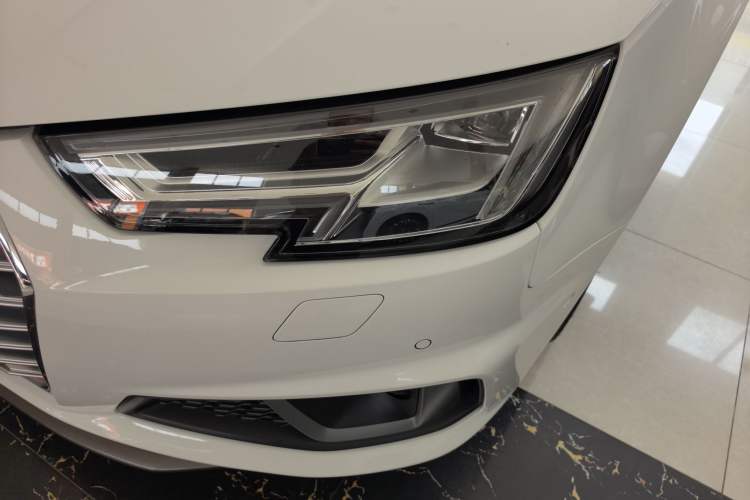 Used Audi A4L 2019 40 TFSI Fashion Version China V