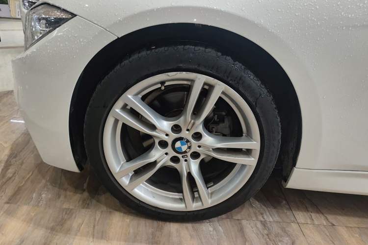 Used BMW 3 Series 2018 320i M Sport Package Left Front Wheel Hub