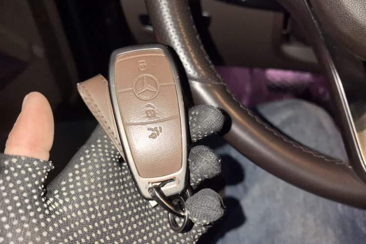 Used Mercedes-Benz E-Class 2018 Facelift E 200 L 4MATIC Vehicle Key